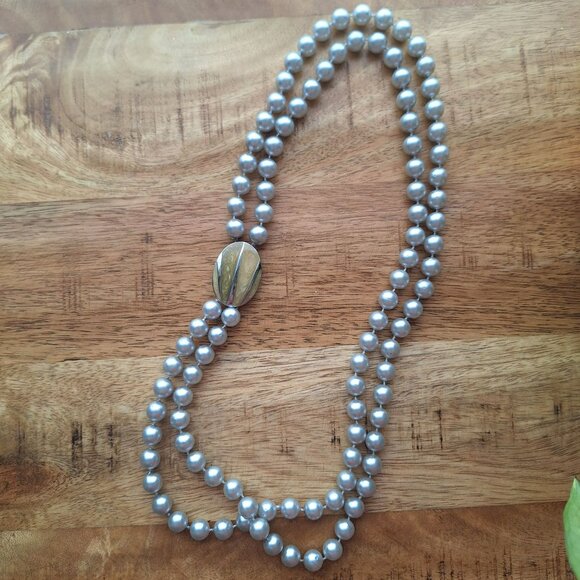 Vintage Double Strand Faux Pearl Necklace Gray Clasp Pendant 20 Inch - Picture 3 of 11